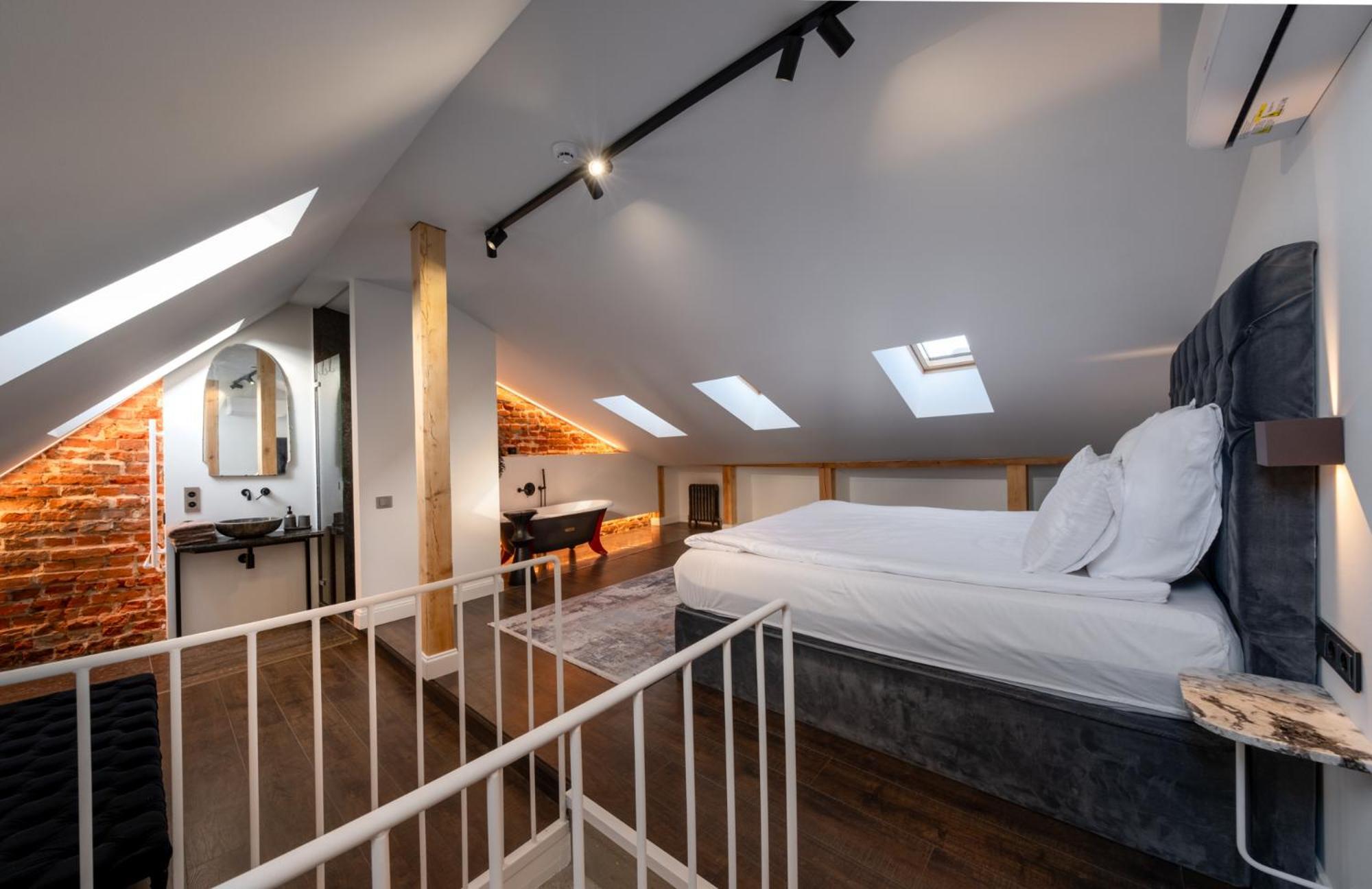 Turgaus Self Check-In Old Town Aparthotel Klaipeda Bagian luar foto